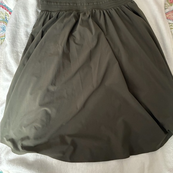 Lululemon size 10 Olive Green Flowing Skirt with Elastic Waist midi - Picture 2 of 4